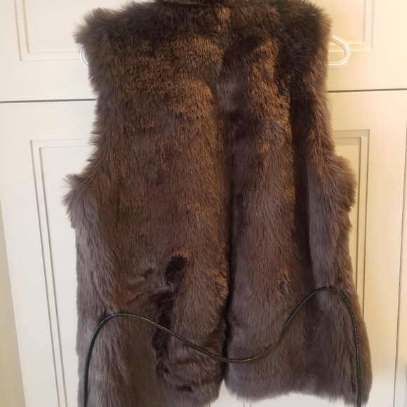 Women ONLY Faux Fur Vest - Picture 2 of 3